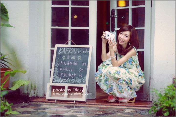 甜美笑容萌妹子小清新迷人写真