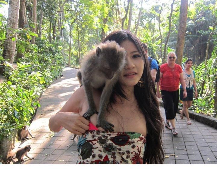 性感美女陈维芊遭袭胸诱人图集