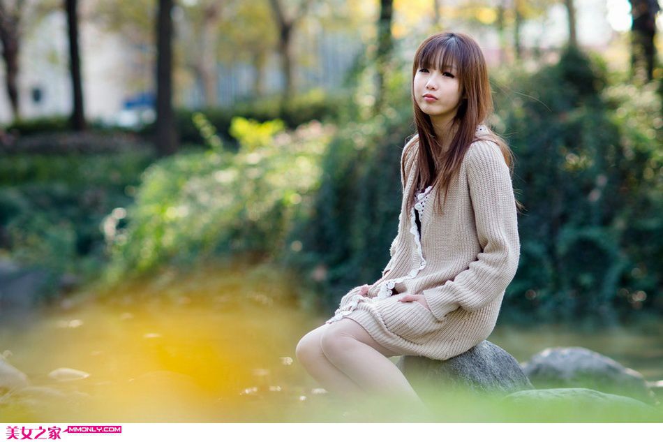 90后清纯萝莉冬日迷人写真