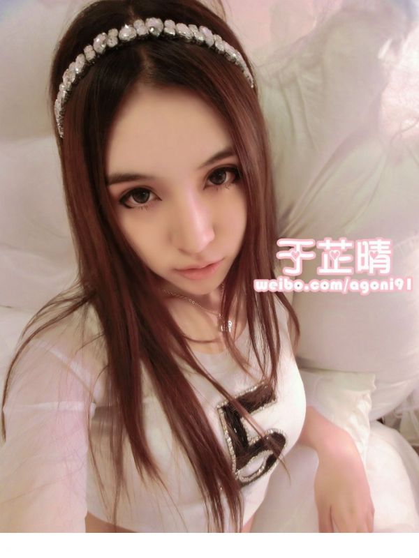 90后嫩模于芷晴玩转清纯