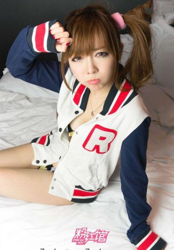 性感可爱萌妹子酥胸迷人写真