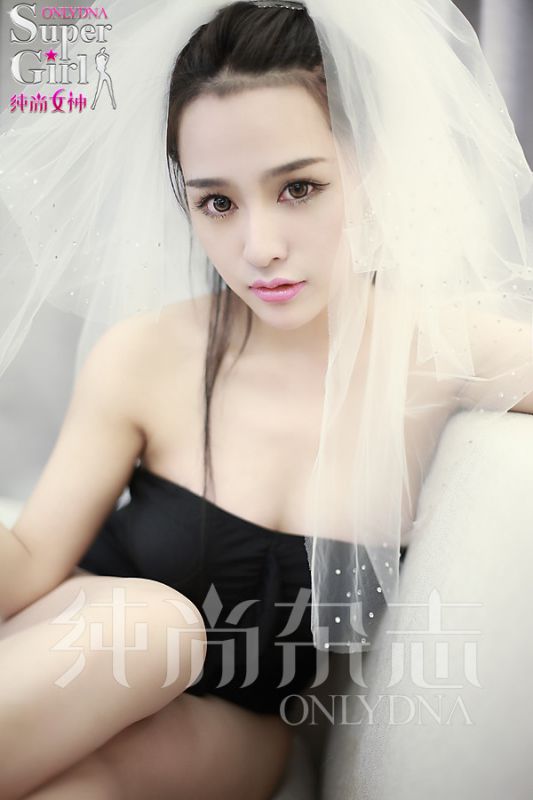 性感女神郭芸萌黑色内衣私房写真