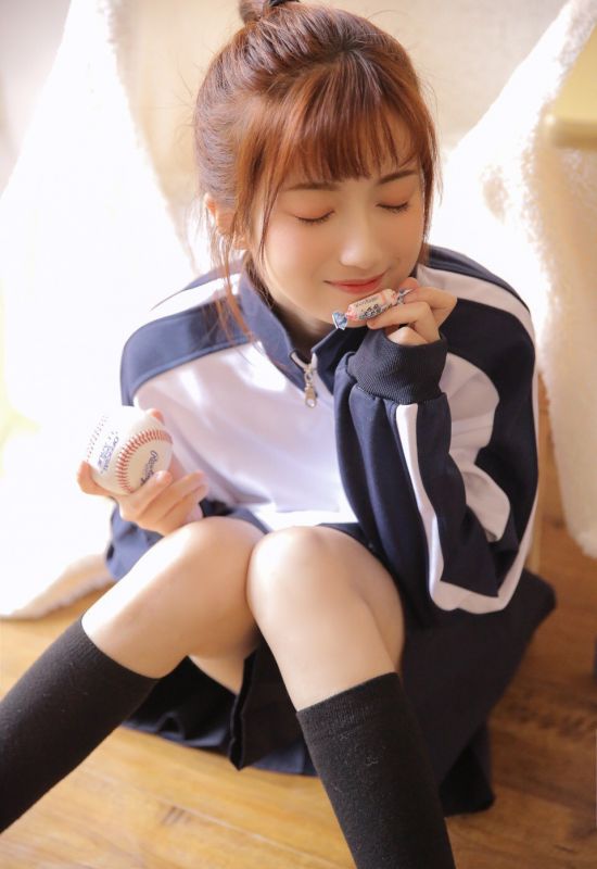 校园运动服美女黑丝美腿制服诱惑性感写真