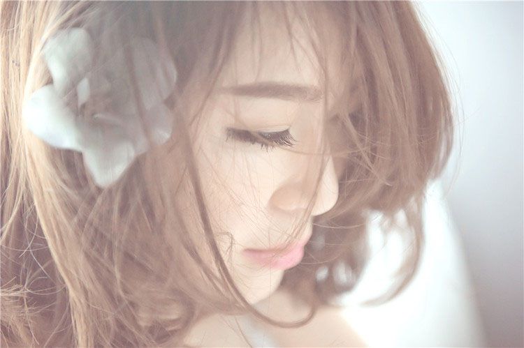 美臀少女迷人床上诱惑