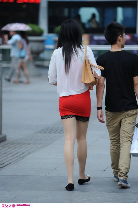 街拍紧身性感短裙美女高清写真
