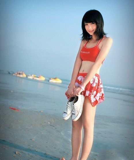 萌妹子海边比基尼高清写真