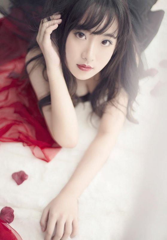 性感大胸萌妹子私房诱惑写真