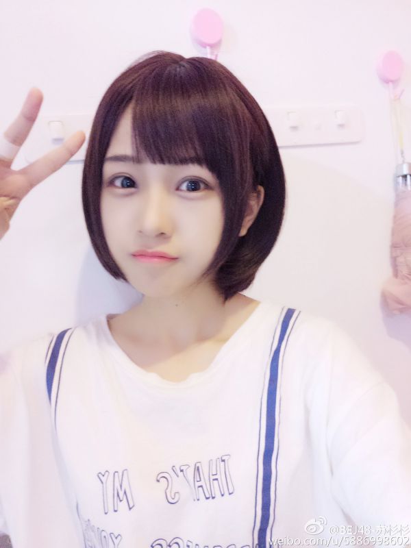 中国偶像团体成员苏杉杉微博自拍图片