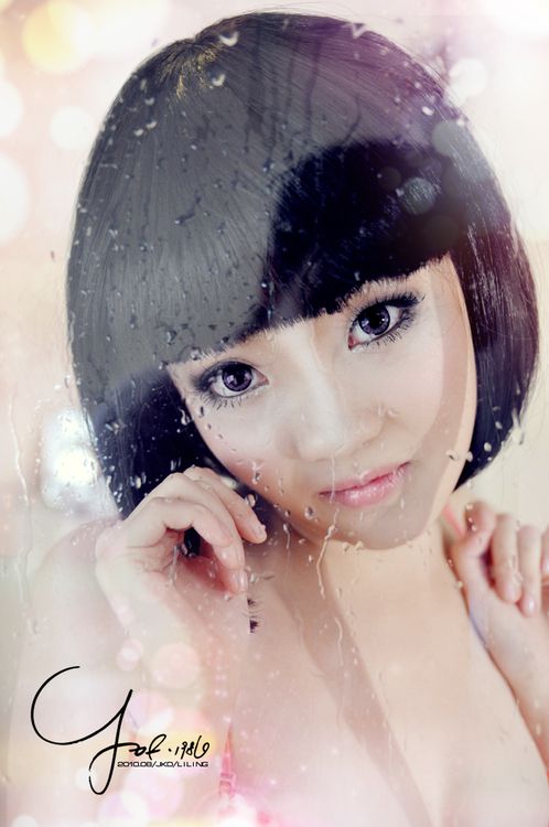 萌妹子闺房大秀性感大胸迷人写真