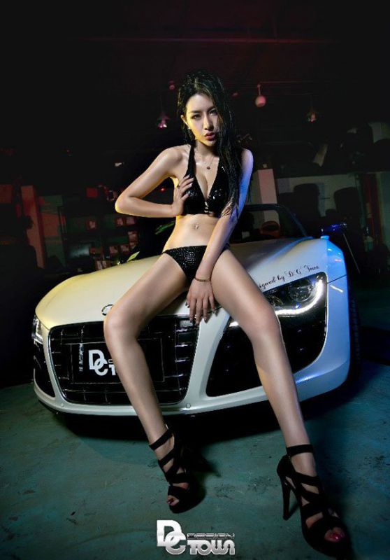 性感车模秀翘臀迷人写真