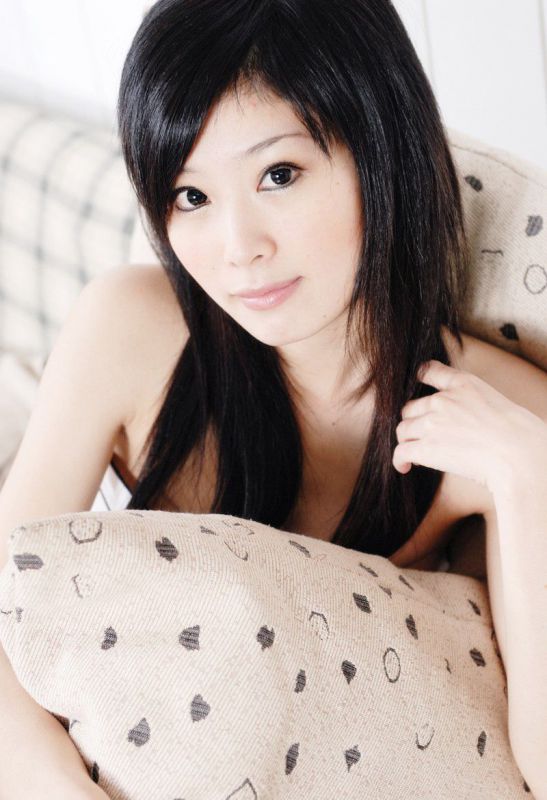 裹胸短裙萌妹子室内写真