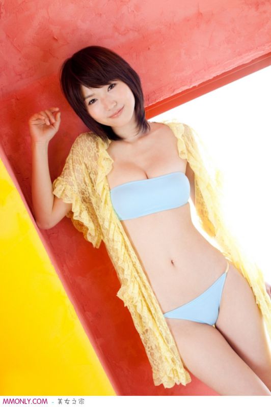 妩媚小萝莉性感翘臀迷人写真