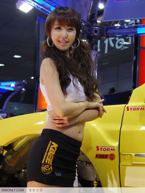 韩国美女姜唯伊车展高清写真