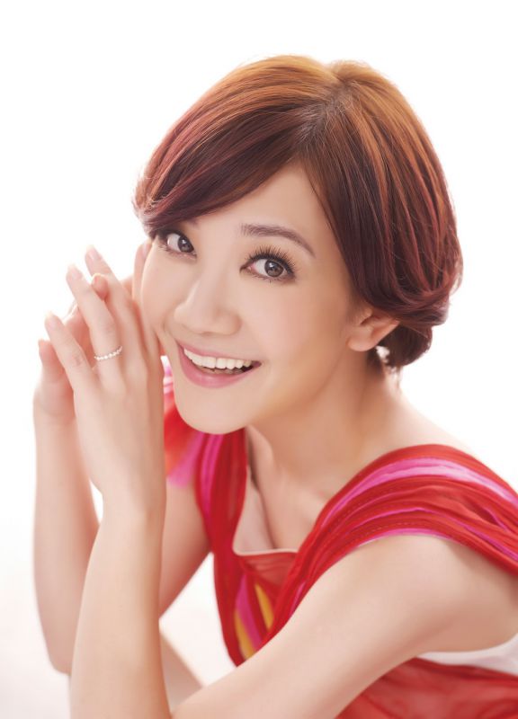 情歌天后梁静茹甜美笑容写真