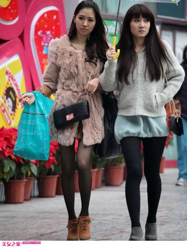街拍妩媚短裙美女写真
