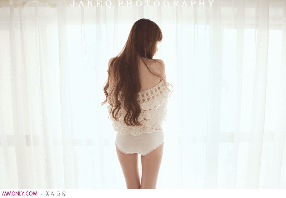 朦胧清纯美女上演晨起诱惑