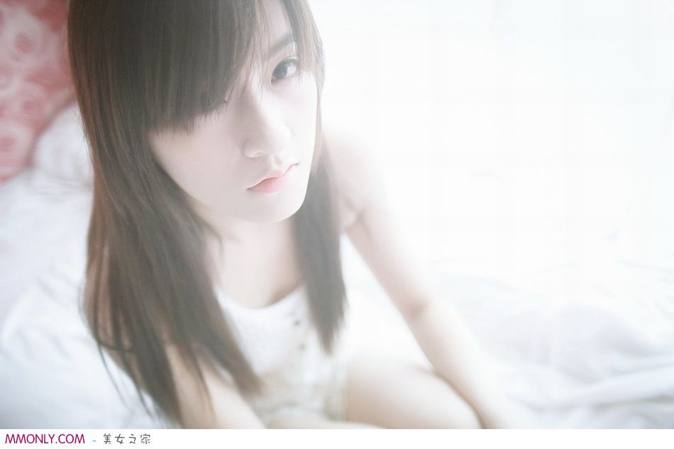 清纯可爱女生室内高清写真
