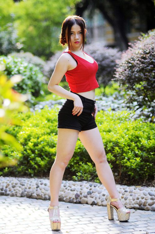 妖娆酷女郎美臀大胸诱惑