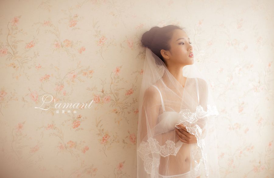 性感婚纱内衣美女私房高清写真