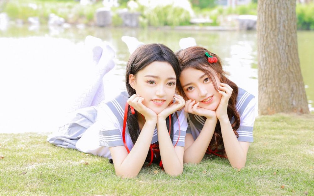校园美少女百合花开白丝制服清新写真