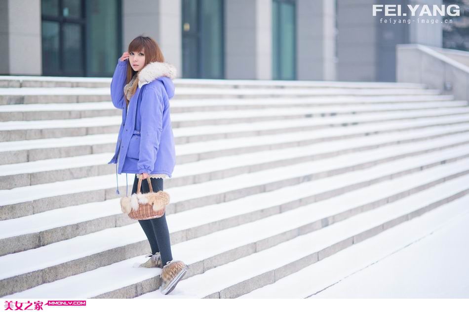 清纯迷人美女雪地纯情写真