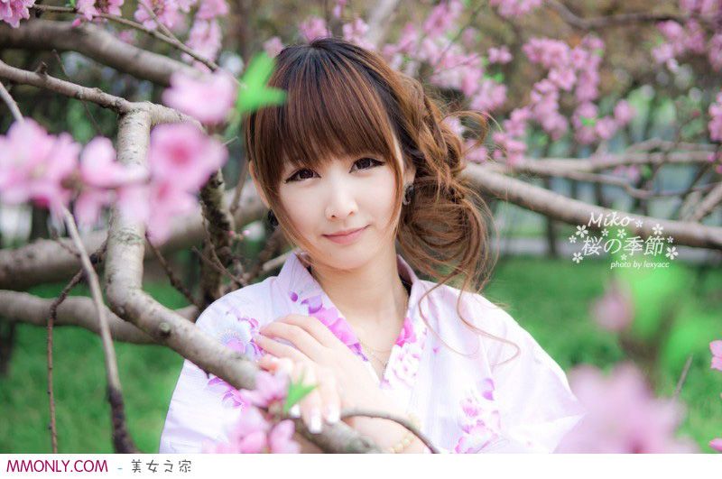 樱花下的萌妹子可爱迷人写真