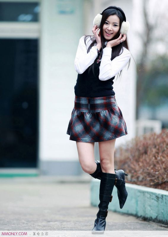 韩国校花闵瑞希高跟户外写真