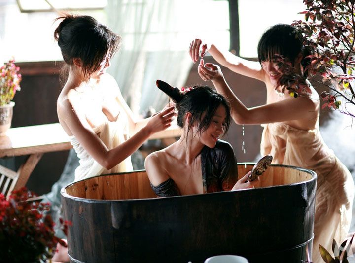 性感女神阿朵木桶浴写真