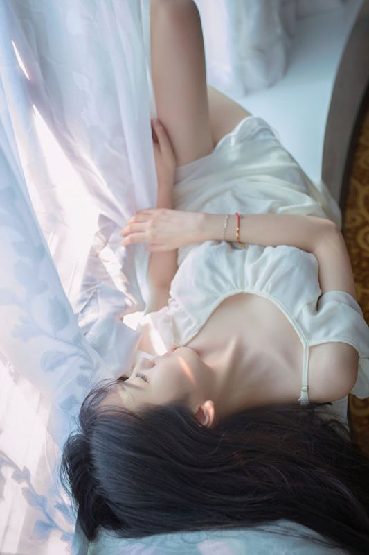 邻家美女可爱迷人私房写真