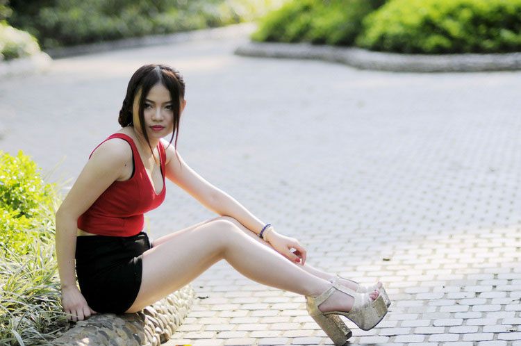 妖娆酷女郎美臀大胸诱惑