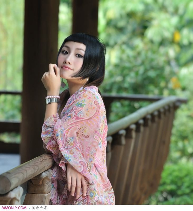 韩系风格的清纯美女高清户外拍摄