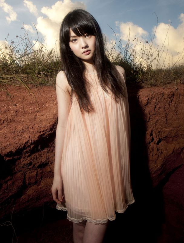大胸萌妹子比基尼沙滩写真