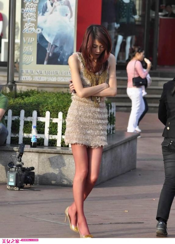 街拍短裙丝袜美女组图