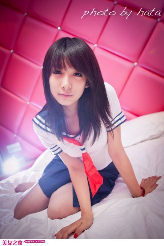 惊艳美女黑色内衣秀美臀