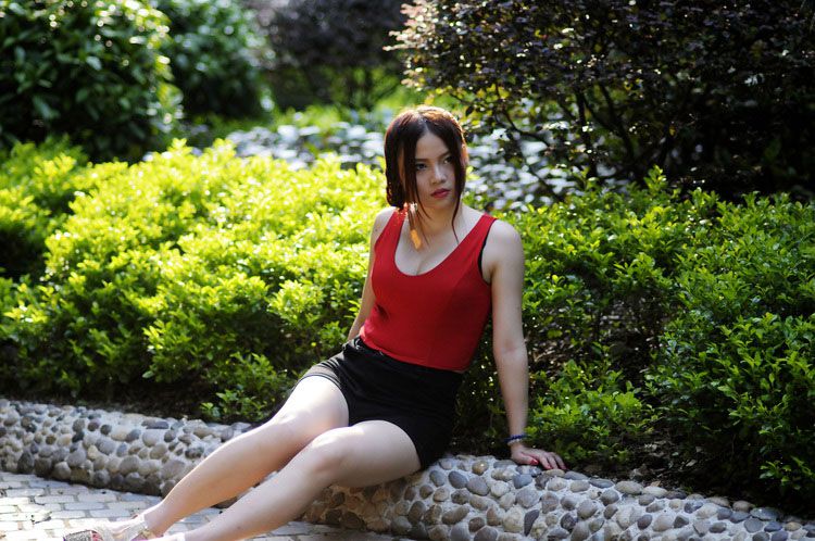 妖娆酷女郎美臀大胸诱惑