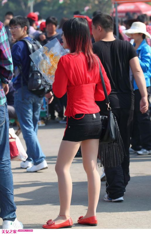 街拍长腿美女高清诱人写真