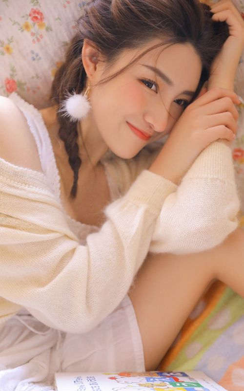 日本美女校花制服诱惑性感短裙白丝私房写真图片