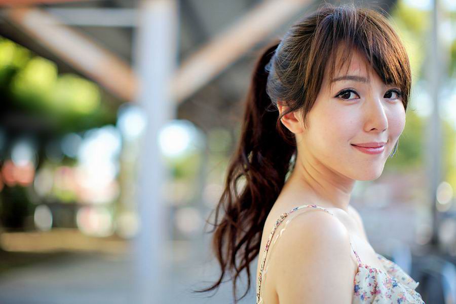 清纯可人美女户外高清写真