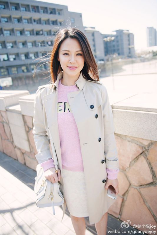 性感女神关悦户外照