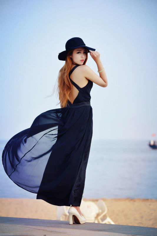 夏日小美女唯美户外拍摄写真