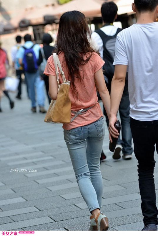 街拍极品迷人牛仔裤美女图片