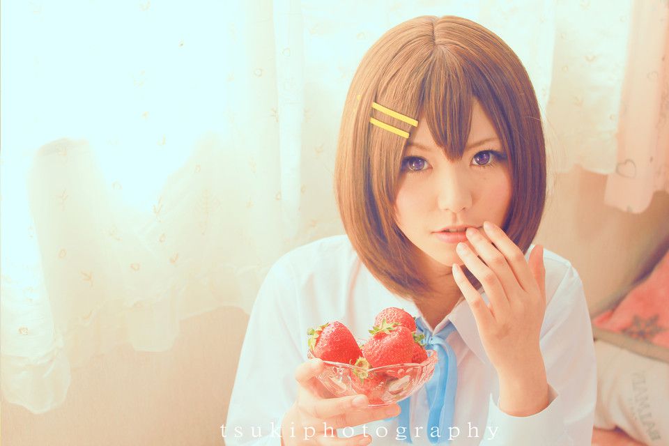 轻音少女cosplay写真显甜美笑容
