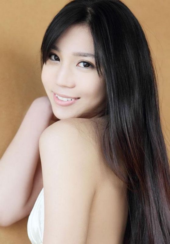 性感大胸萌妹子纯美笑容写真
