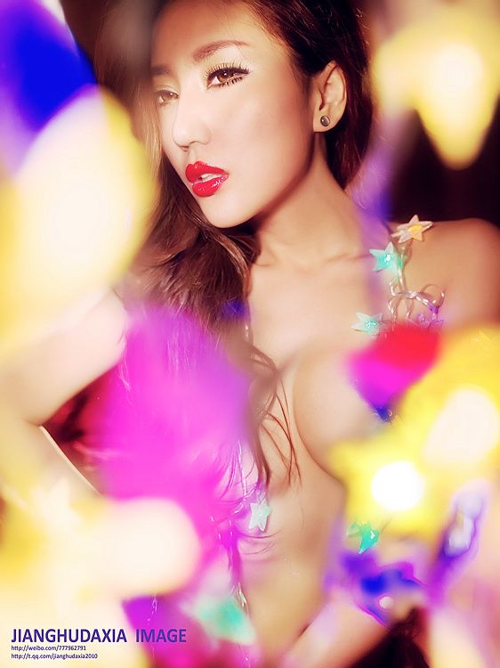 妩媚诱人内衣美女私房性感写真