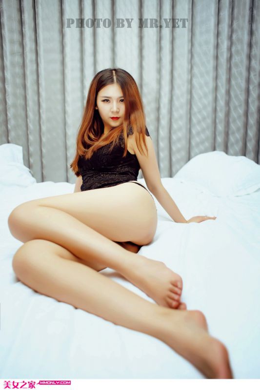 蕾丝内衣小美眉妩媚诱人写真
