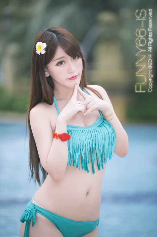 性感美女户外诱惑写真照