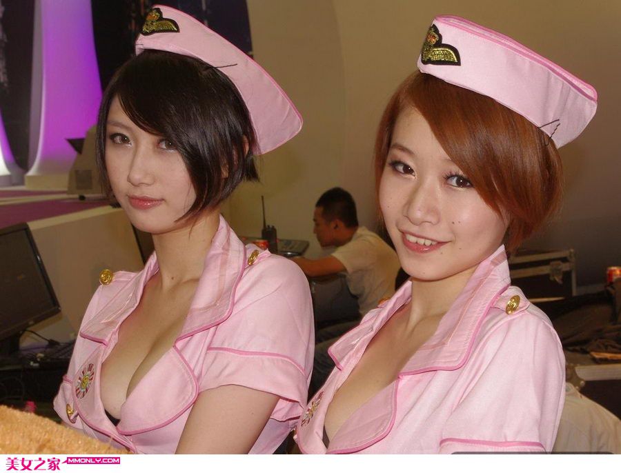 街拍90后性感美女护士诱人写真