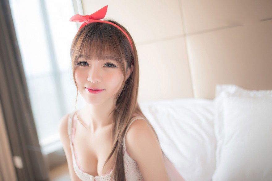 棒棒糖甜美女孩私房爆乳写真