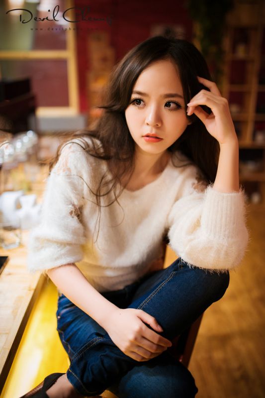 清纯萝莉室内夜拍魅力十足