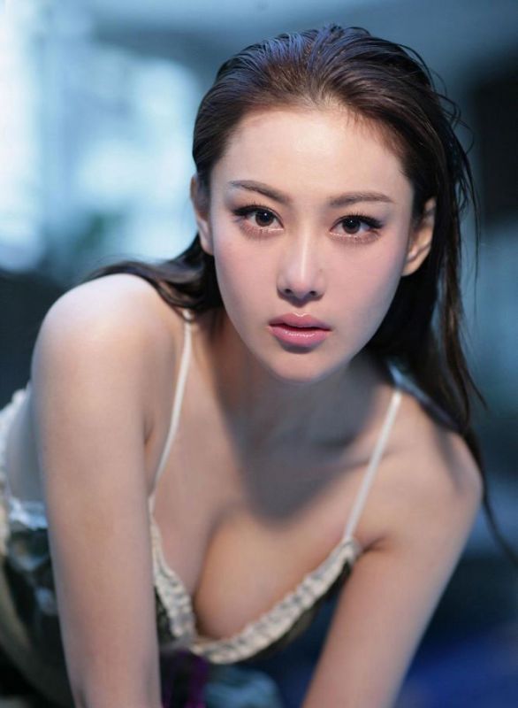 张馨予性感透视装高清诱人写真